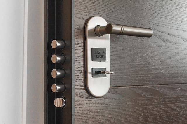 Comment choisir une serrure sécurisée pour votre maison